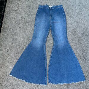 WE THE FREE JUST FLOAT ON ELEPHANT EAR BELL BOTTOM EXTREME FLARE BLUE JEANS - 31